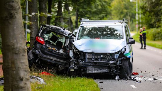 Automobiliste overlijdt in ziekenhuis na ongeval.