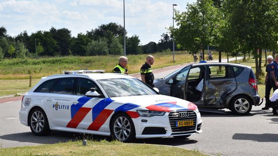 Motorrijder gewond door ongeluk in Emmen. Motorrijder gewond door ongeluk in Emmen.