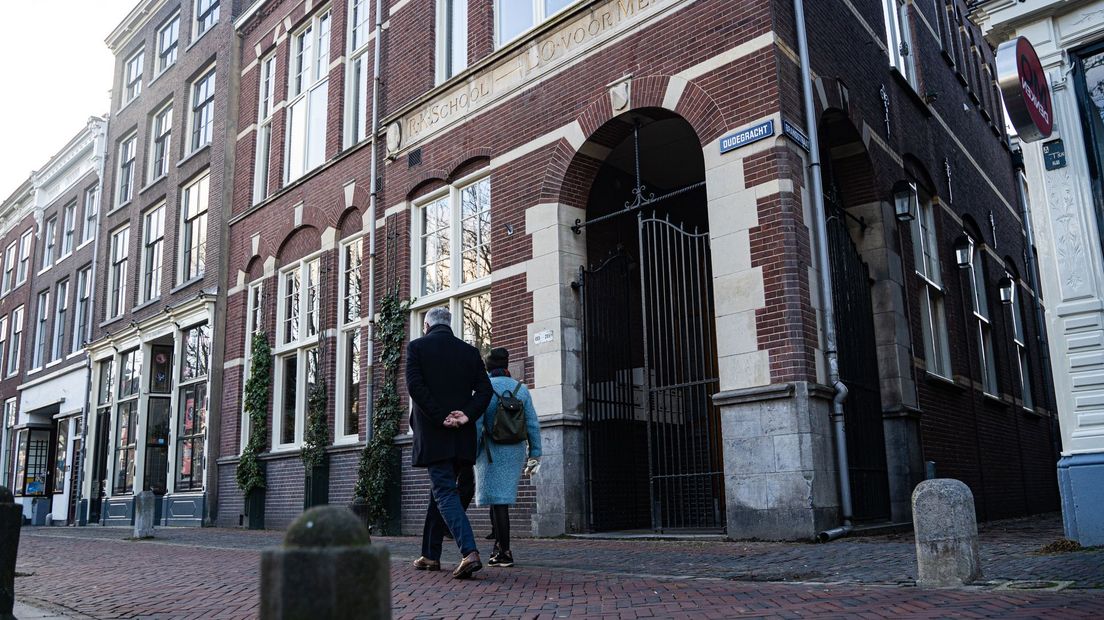 De plek waar paus Adrianus opgroeide, op de hoek van de Utrechtse Oudegracht en de Brandstraat