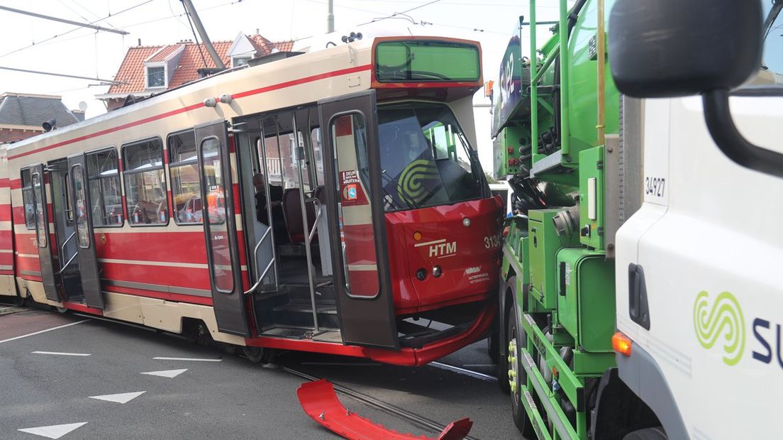 De tram is flink beschadigd