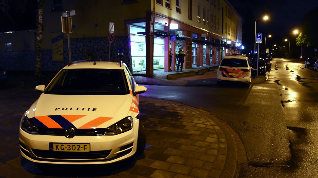 De cafetaria aan de Floresstraat, al drie keer overvallen dit jaar