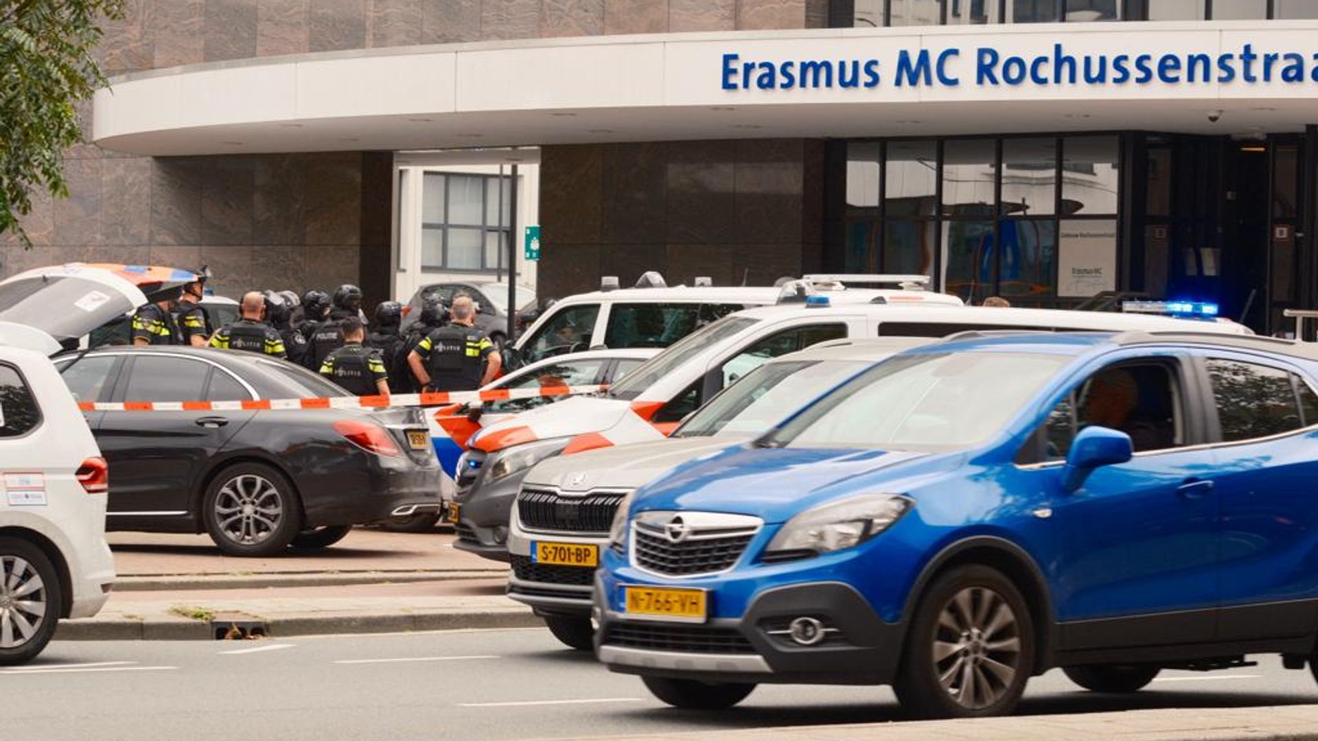 Drie Dodelijke Slachtoffers Zijn Buurvrouw (39), Haar Dochter (14) En ...