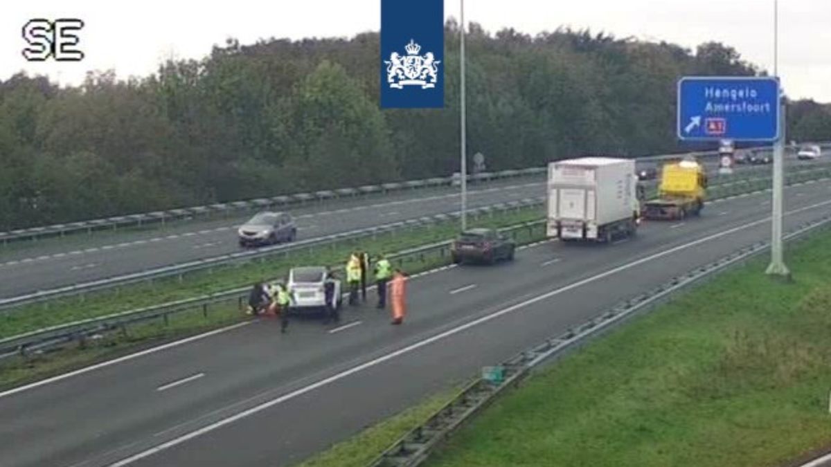 A27 dicht door ongeval bij knooppunt Eemnes