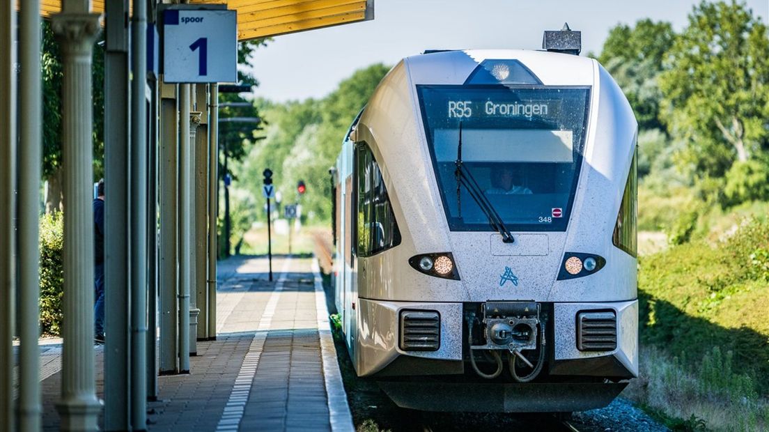 Arriva-trein op station Groningen