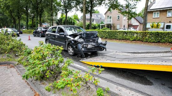Kop-staartbotsing • Nachtmerrie: camper brandt helemaal uit. Kop-staartbotsing • Nachtmerrie: camper brandt helemaal uit.