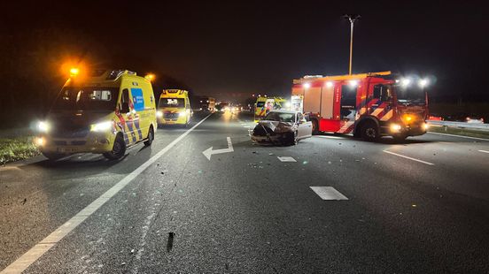 Meerdere gewonden bij ongeluk op A1 bij Bathmen, snelweg richting Hengelo afgesloten.