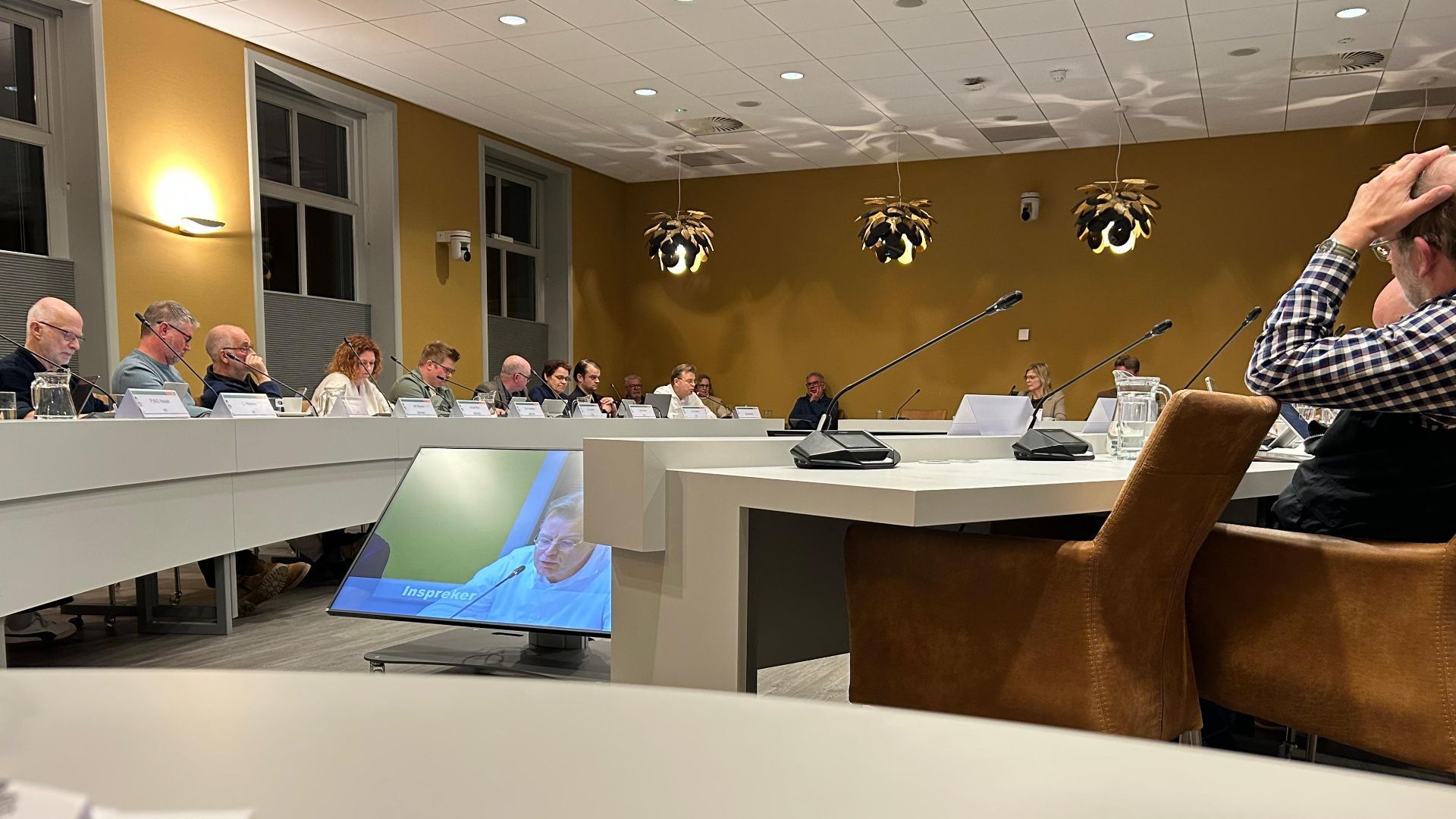 Raadsleden in Aalten luisteren naar meningen inwoners over asielopvang