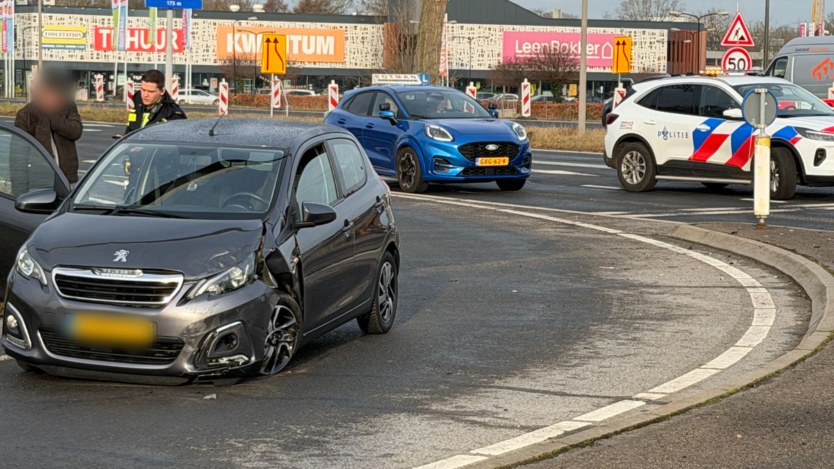 Persoon gewond na aanrijding in Almelo