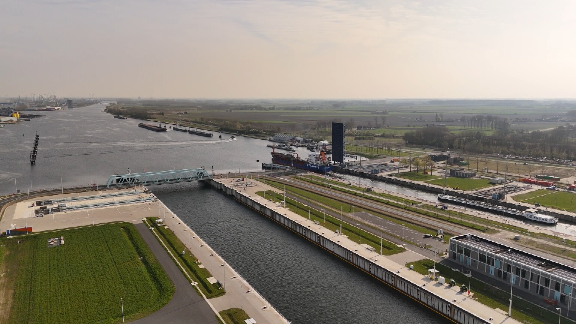 Westsluis in Terneuzen volledig gestremd door droogte