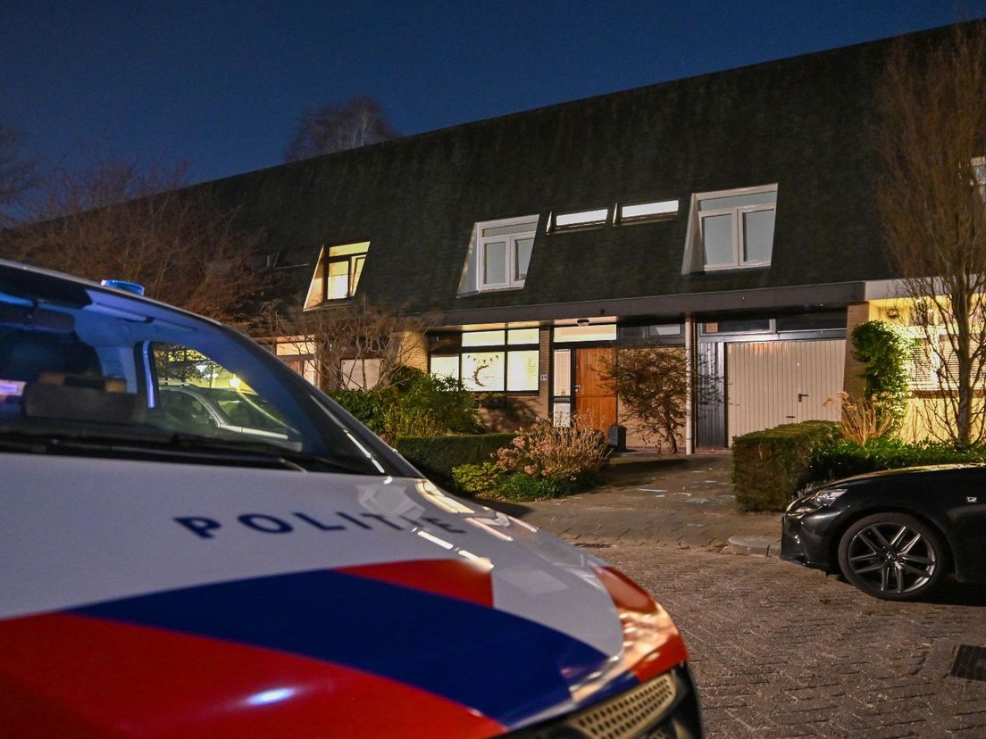 Politie ter plaatse na woningoverval Hendrik-Ido-Ambacht