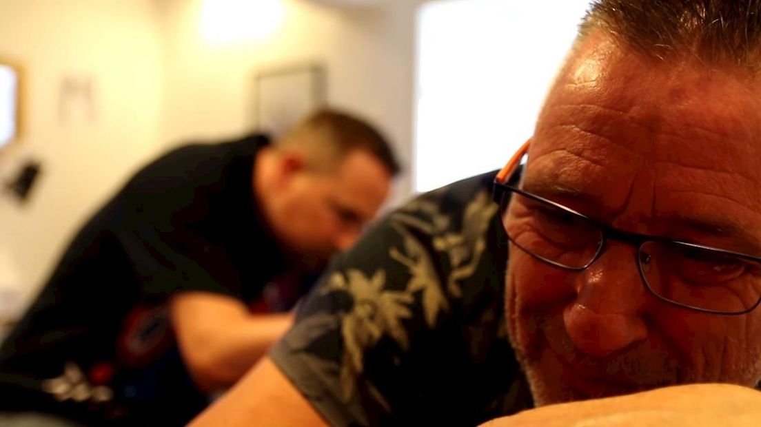 Broeklander legende Gait Middelkamp krijgt kermis-tattoo