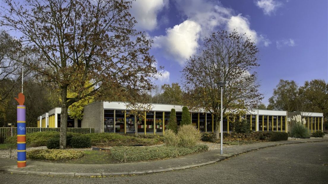 Het verouderde schoolgebouw van de Willibrordusschool  in Groenlo