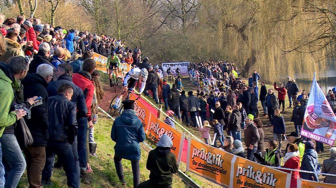 Mathieu van der Poel geeft toeschouwers waar voor hun geld