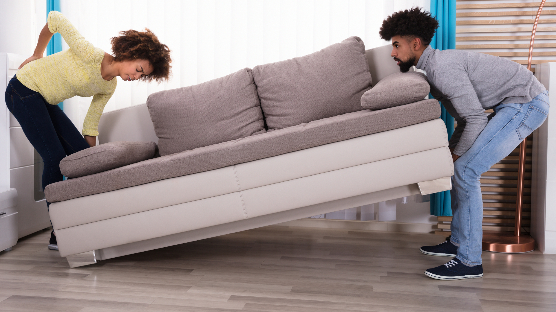 Consumenten moesten hun bank zelf naar een filiaal brengen, transportkosten betalen of een monteur aan huis bekostigen.