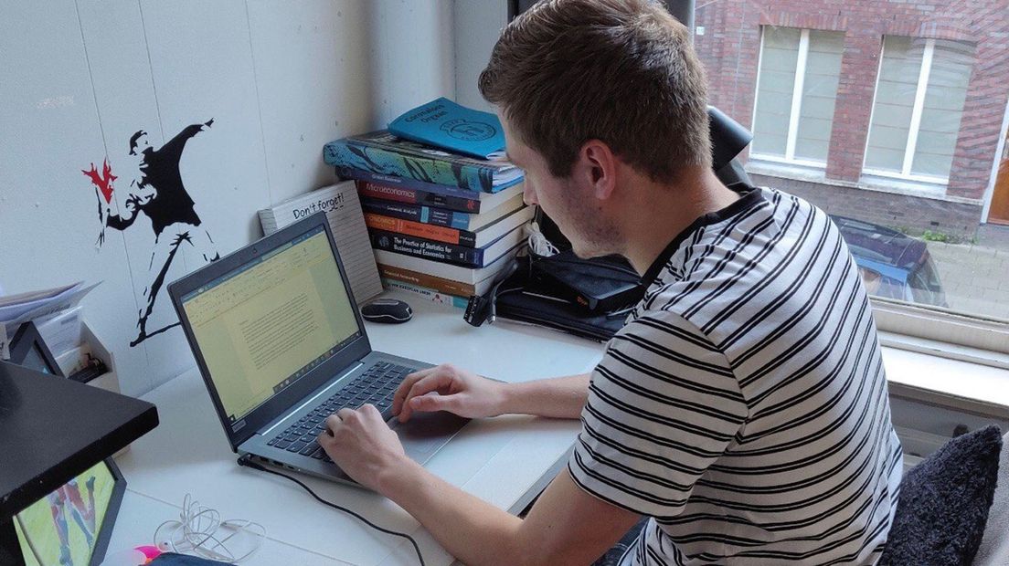 Erik van Selm aan de studie