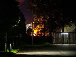Containerbrand in Hoogersmilde zorgt voor hoge vlammen en veel rook