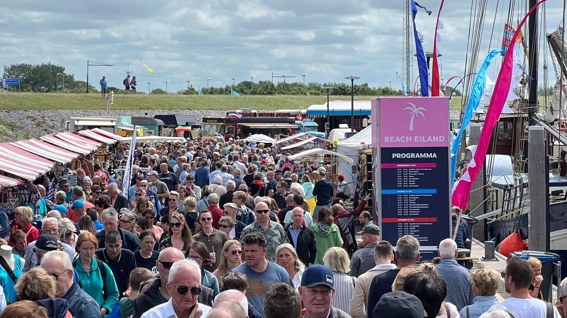 Drukte in Harlingen bij de Tall Ships Races