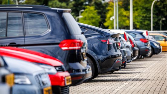 Invoering betaald parkeren in woonwijk onzeker: 'Zonder akkoord betalen mensen 300 euro per maand' Nieuws