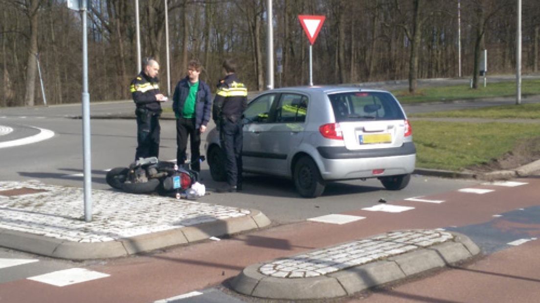 Snorfietser gewond na ongeluk Arnhem