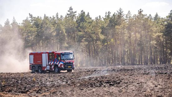 Brandweer rukt massaal uit voor natuurbrand in Otterlo
