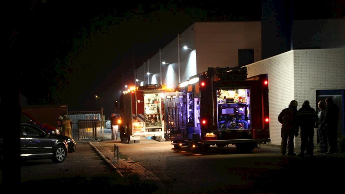 Bedrijf in Almelo ontruimd om dampend vat