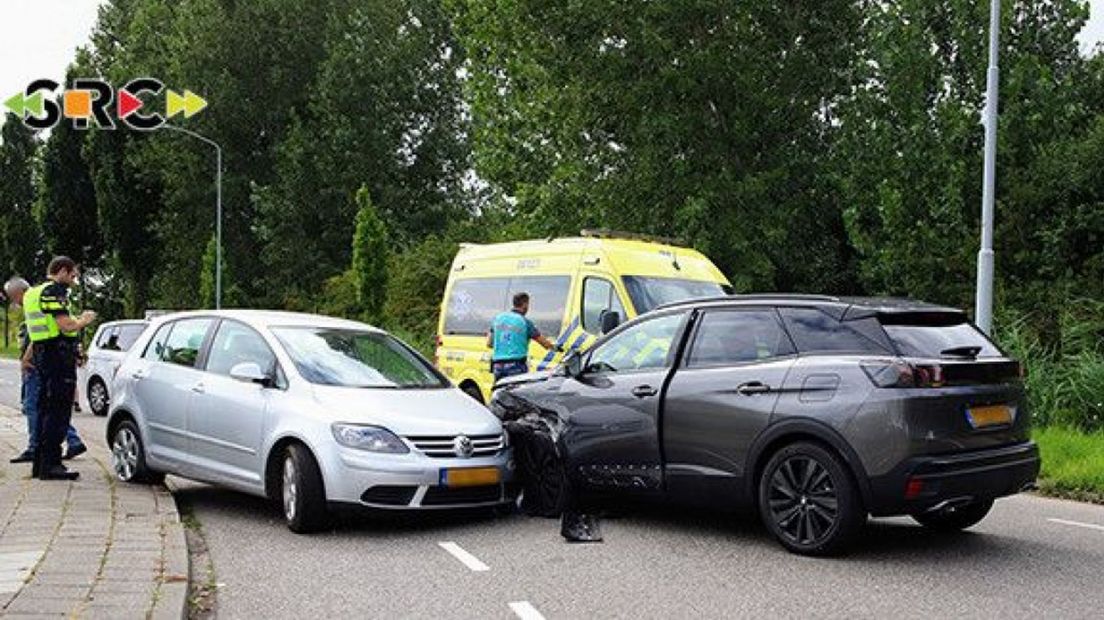 Ongeval tussen 2 personen auto's op de Bulkweg in Tiel