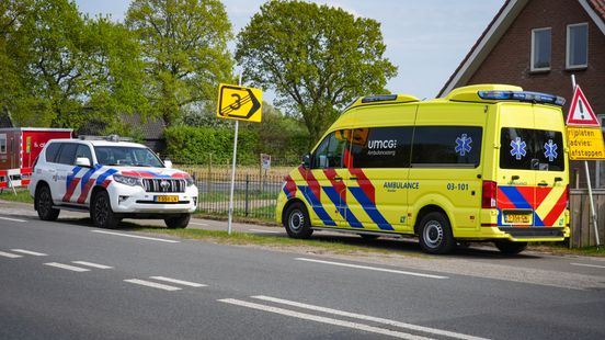 Fietsster gewond na botsing met auto bij Tynaarlo. Fietsster gewond na botsing met auto bij Tynaarlo.