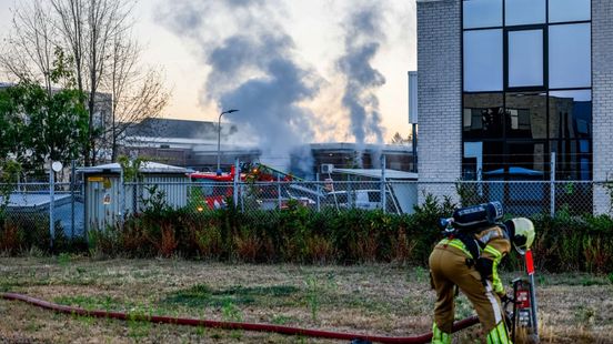 Grote brand bij bedrijfspand in Enschede Nieuws