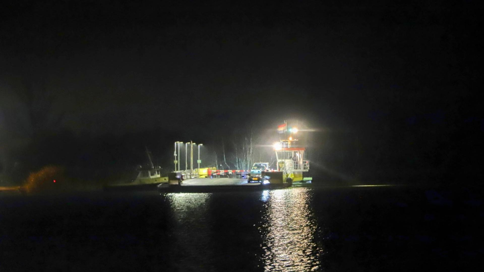 Veerpont Eck en Wiel komende dagen nog uit de vaart