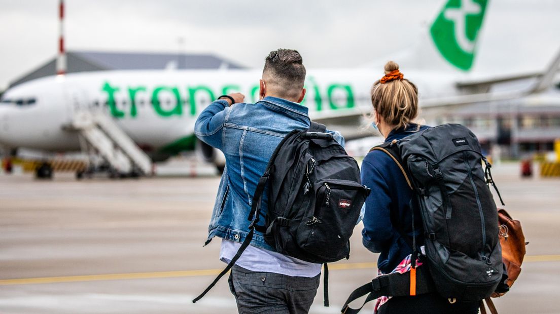 Reizigers op Rotterdam The Hague Airport | Archief
