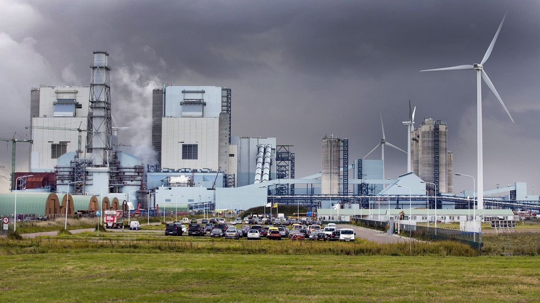 De RWE-kolencentrale in de Eemshaven