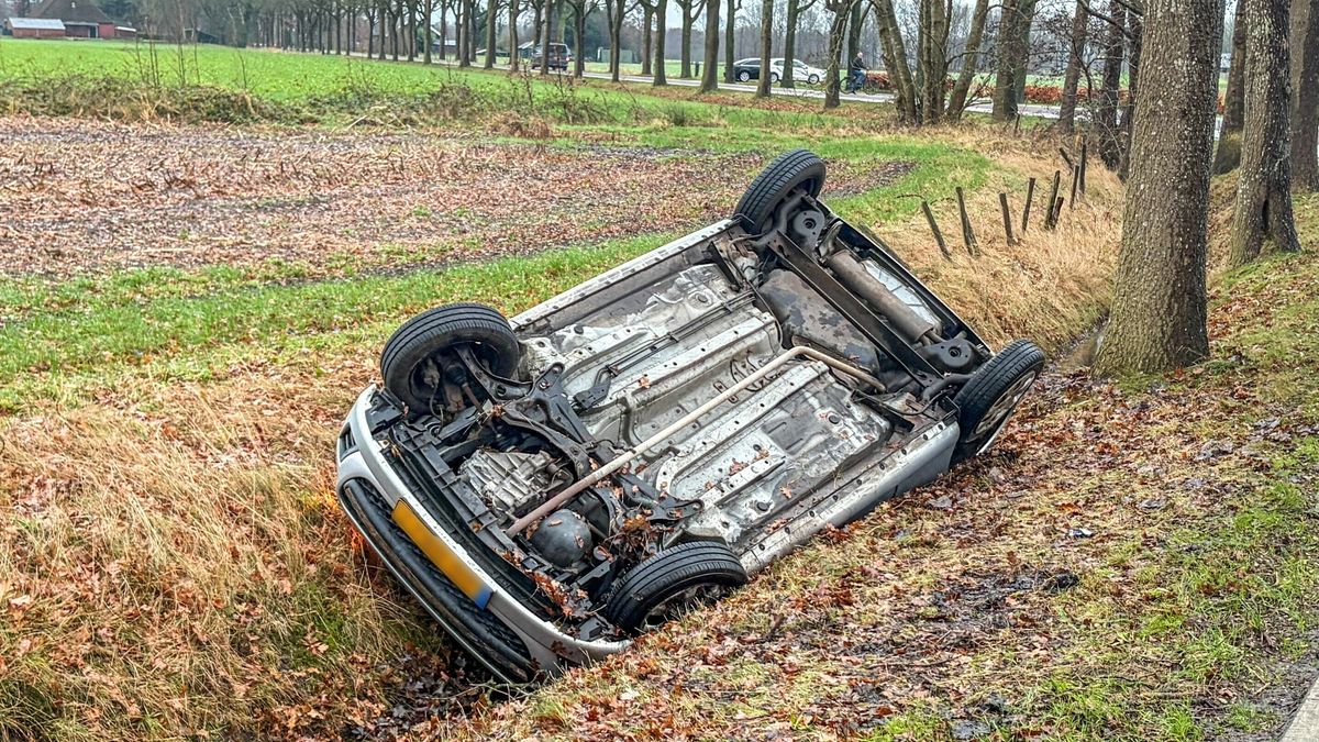Veel rookschade bij brand Siegerswoude | Auto uitgebrand aan het Borndiep in Sneek