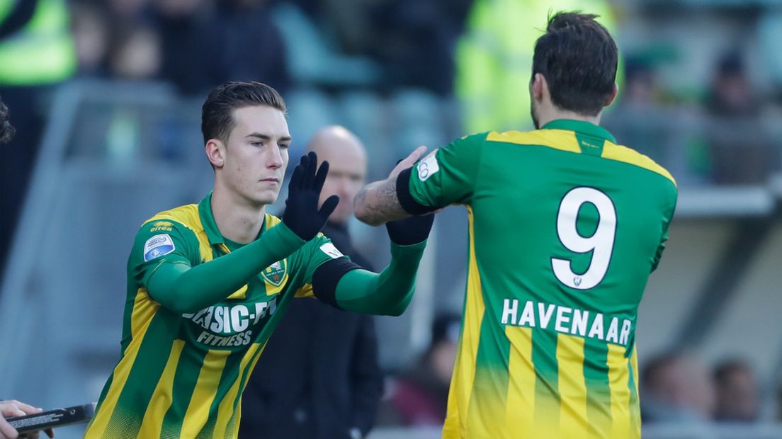 Dennis van der Heijden komt erin voor Mike Havenaar 