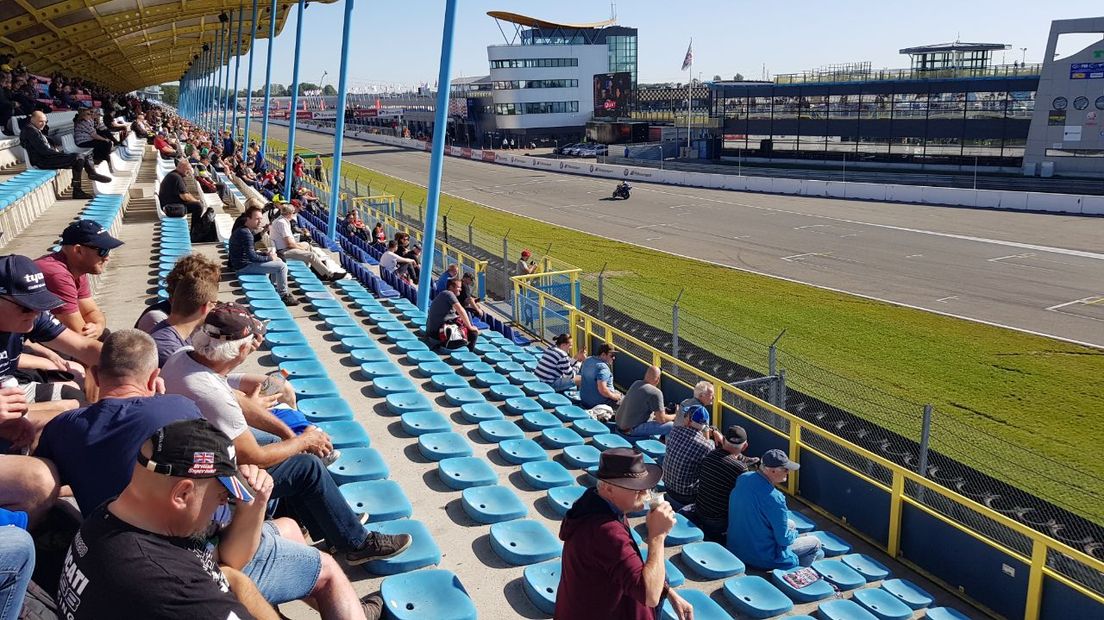 De racers oefenden zaterdagmorgen op het circuit.
(Rechten:RTV Drenthe/Nico Swart)