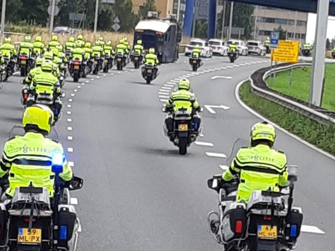 De stoet op weg naar Rotterdam