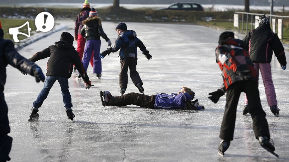 Moet een helm verplicht zijn bij schaatsen op natuurijs? (Rechten: ANP / Catrinus van der Veen)