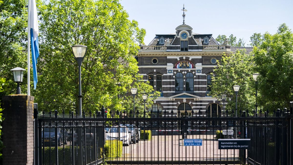 'Schandalig dat directie vrouwengevangenis Nieuwersluis nu pas aangifte doet van wangedrag'