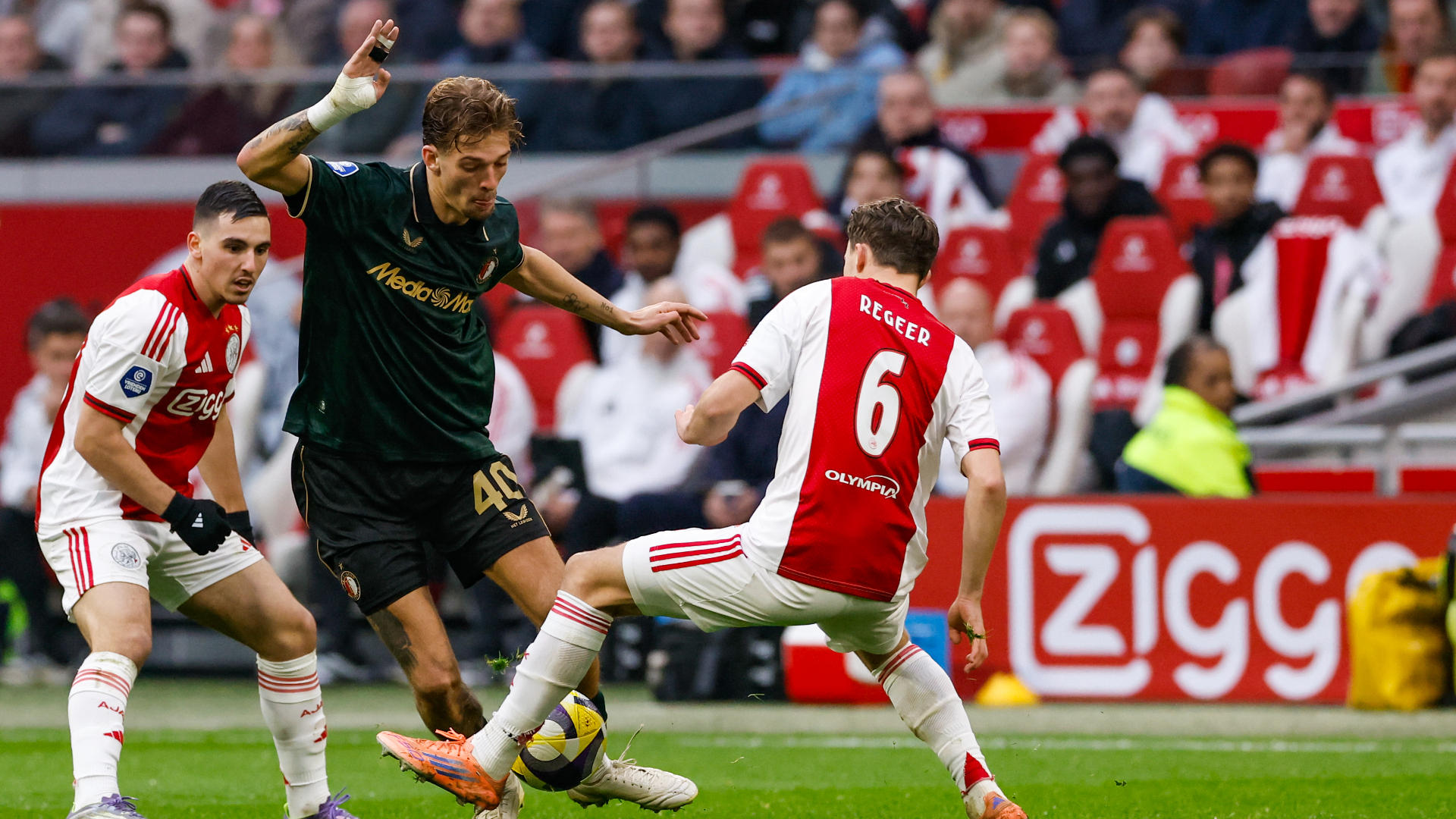 Het moment waarop Valente zondag geblesseerd raakte tegen Ajax