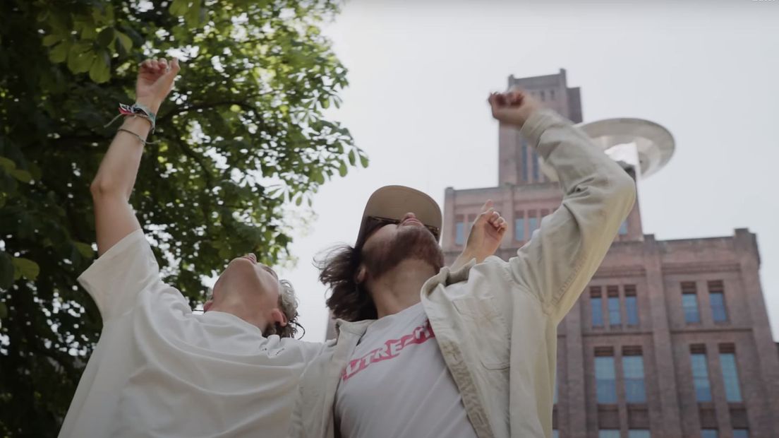 Still uit de videoclip