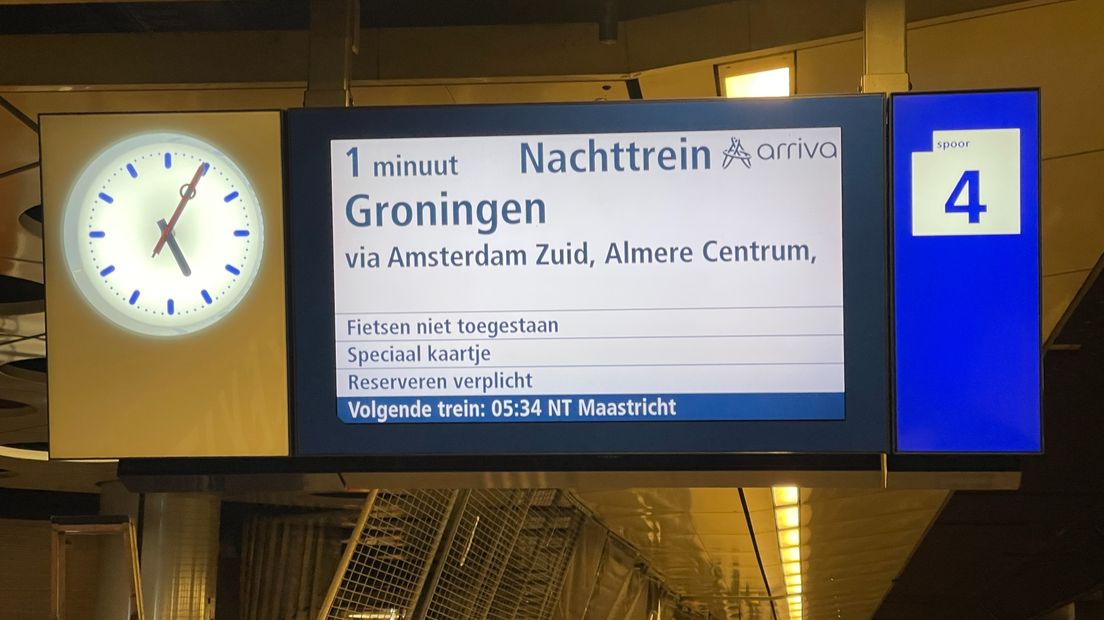 De nachttrein rijdt om 5.07 uur terug uit Schiphol, en is om 7.17 uur terug in Groningen