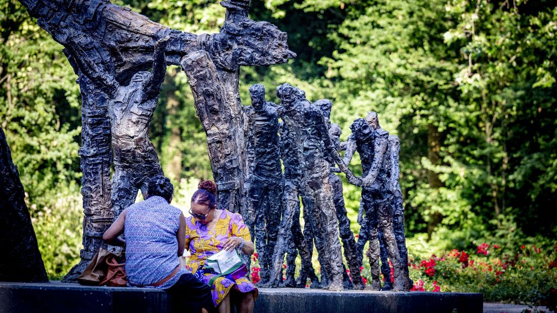 Het Nationaal monument slavernijverleden in Amsterdam. Vanmiddag wordt in Utrecht het slavernijmonument onthuld.