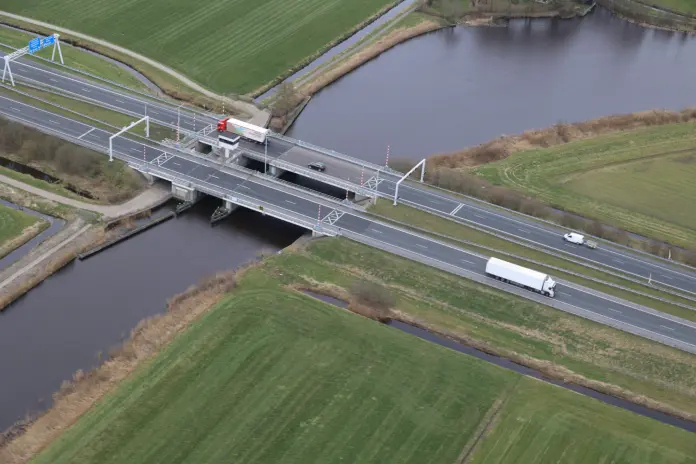 Skarster Rienbrêge yn A6 kin net iepen | Freugdefjoer op Flylân skrast fanwegen drûchte