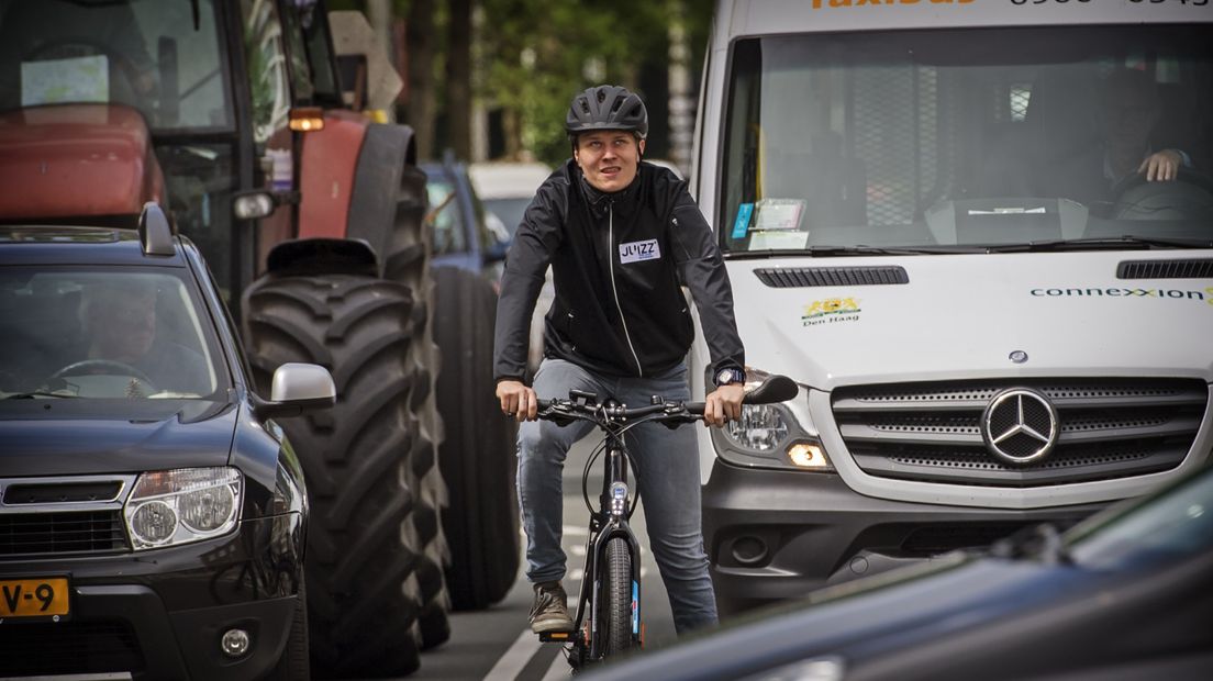Den Haag wil graag fietsstad zijn. Maar de wegen zijn vooral nog ingericht op auto's