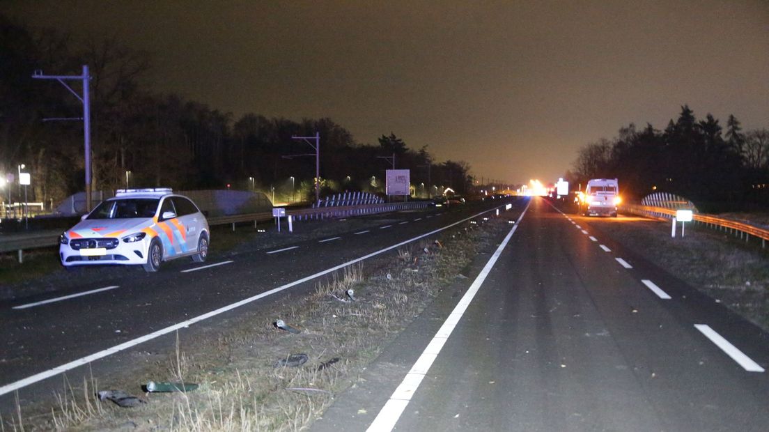 Een automobilist ramde een rij paaltjes op de N35 bij Nijverdal