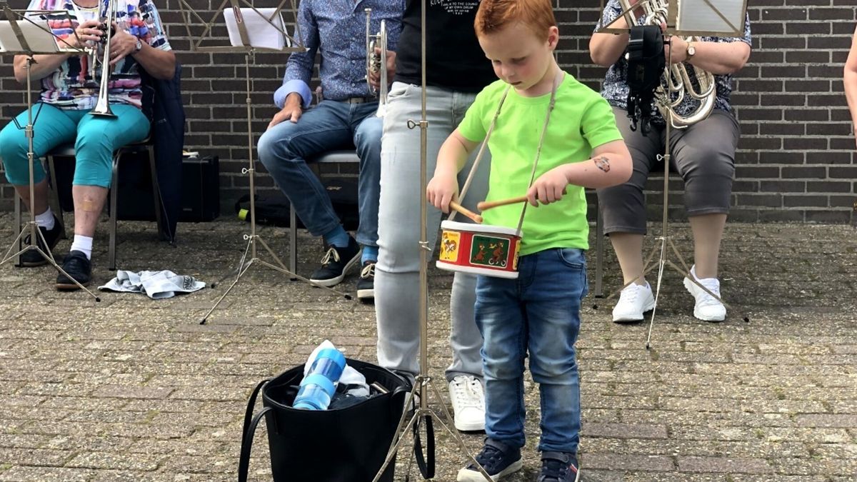 Terhoolse Sneukeltocht: 'een kibbelingetje, appelsap en we eindigen vanavond met een pint'