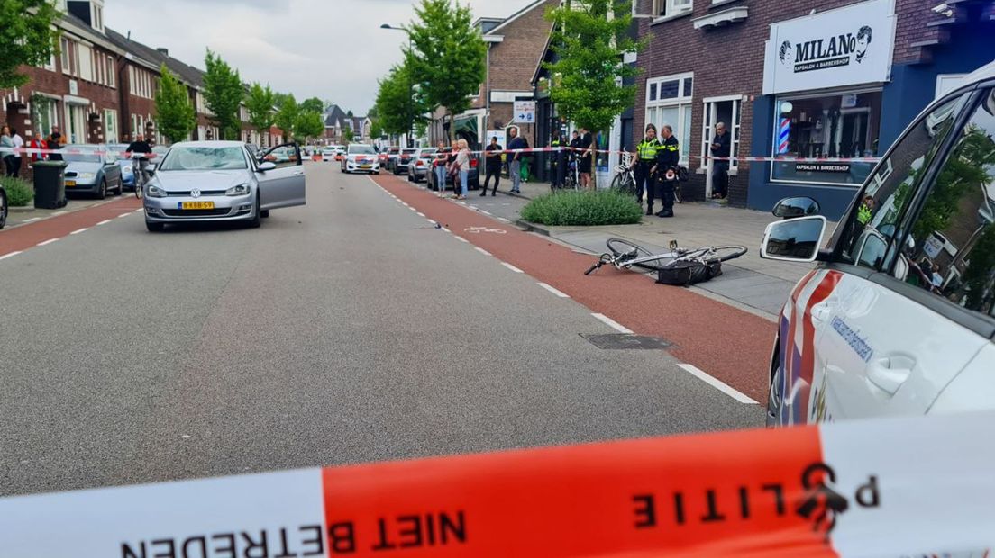 Fietser gewond na aanrijding met auto op de Kuipersdijk in Enschede.