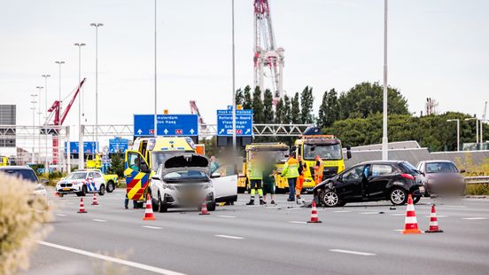 Kettingbotsing op snelweg, meerdere rijstroken afgesloten