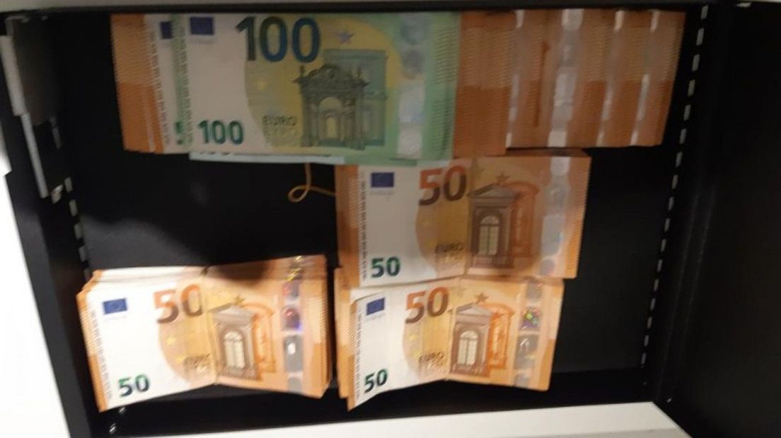 Bij doorzoekingen werd veel geld gevonden