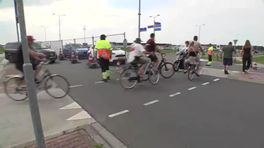 Verkeersregelaar over de vertrekkende TT-bezoekers