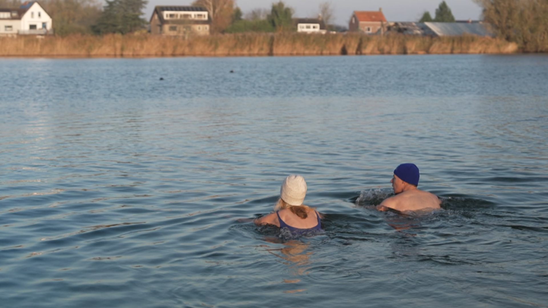 De temperatuur van het water was 6 graden, buiten was het 2 graden.